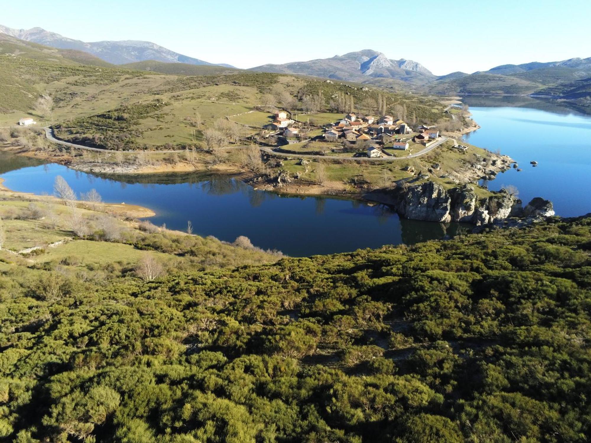 Hotel Pico Espiguete Alba de los Cardaños Εξωτερικό φωτογραφία