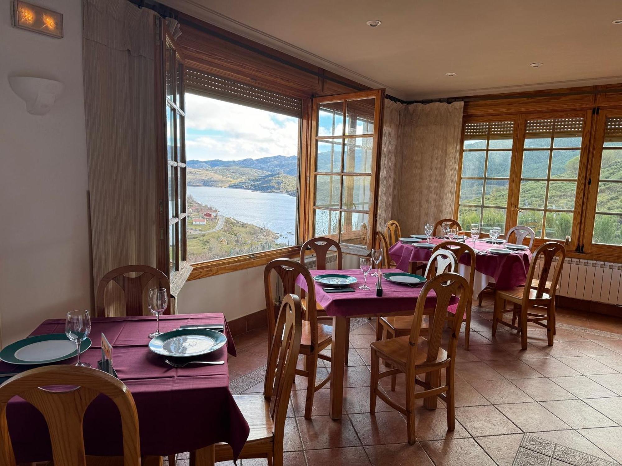 Hotel Pico Espiguete Alba de los Cardaños Εξωτερικό φωτογραφία