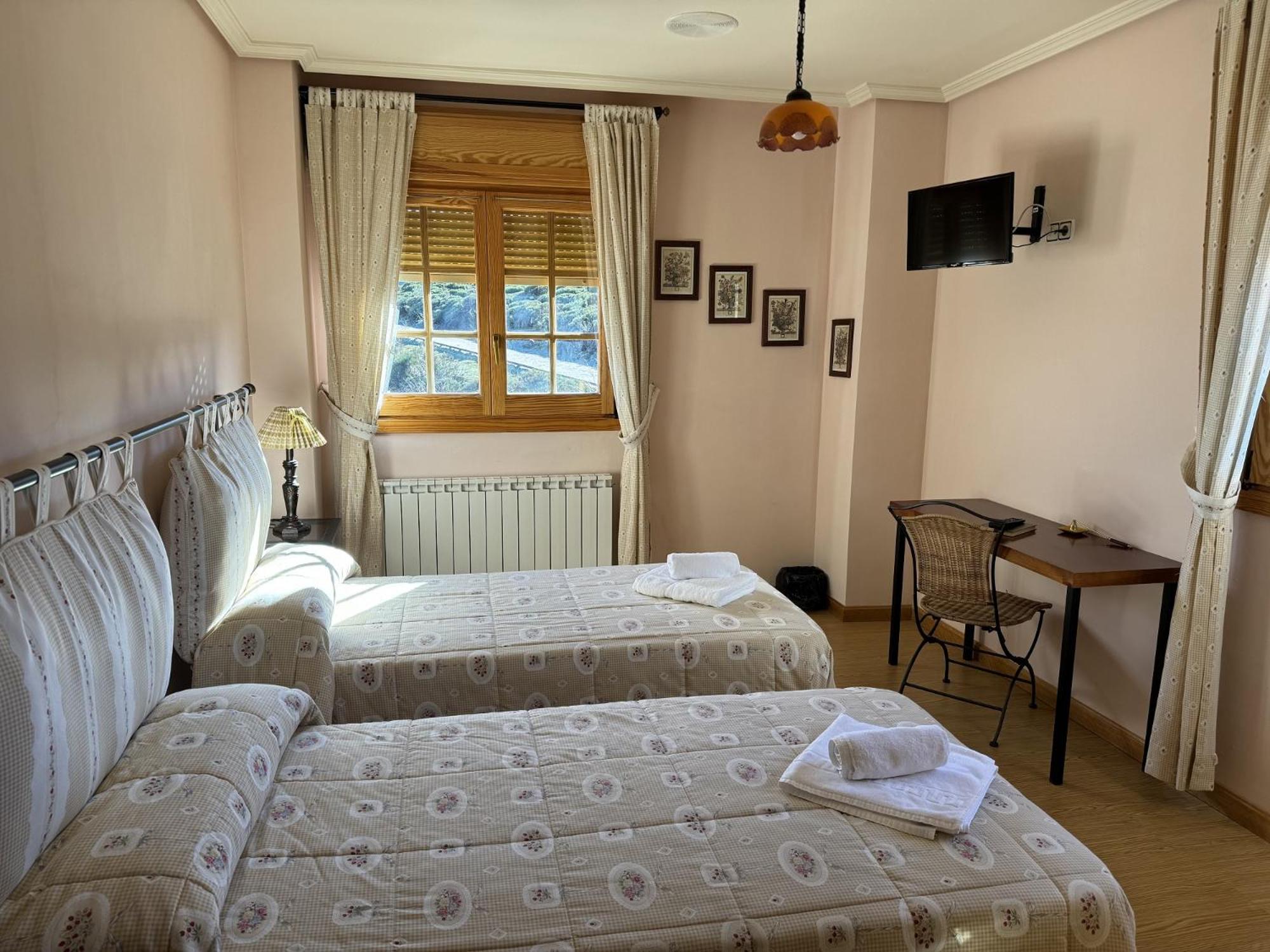 Hotel Pico Espiguete Alba de los Cardaños Εξωτερικό φωτογραφία