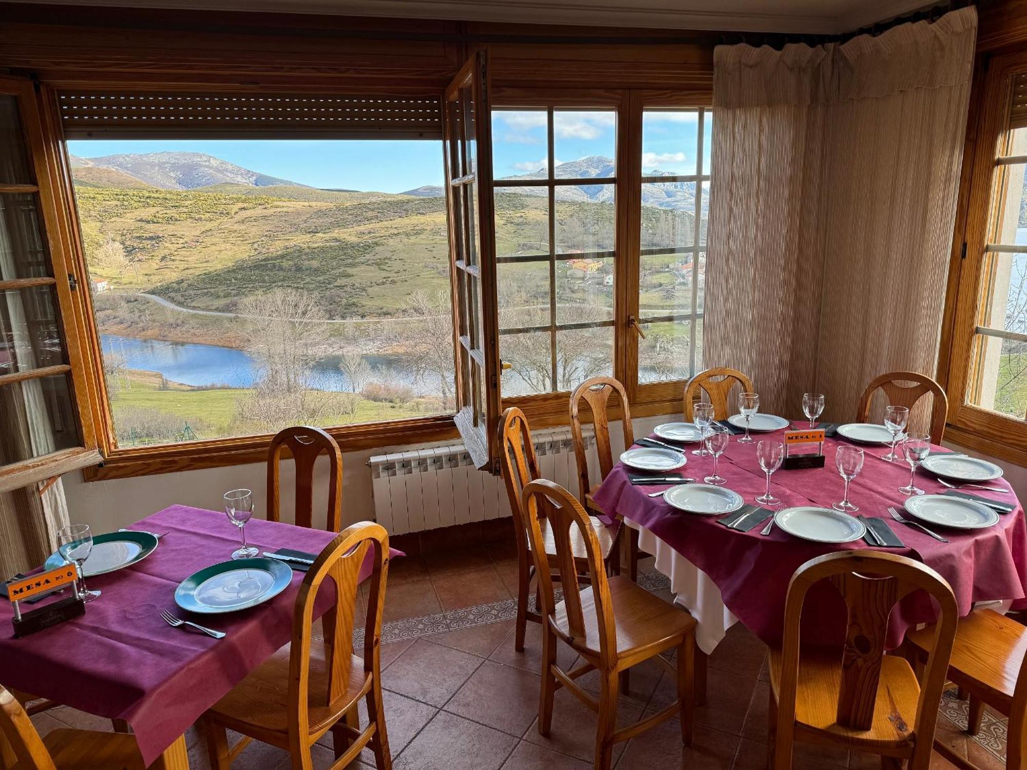 Hotel Pico Espiguete Alba de los Cardaños Εξωτερικό φωτογραφία