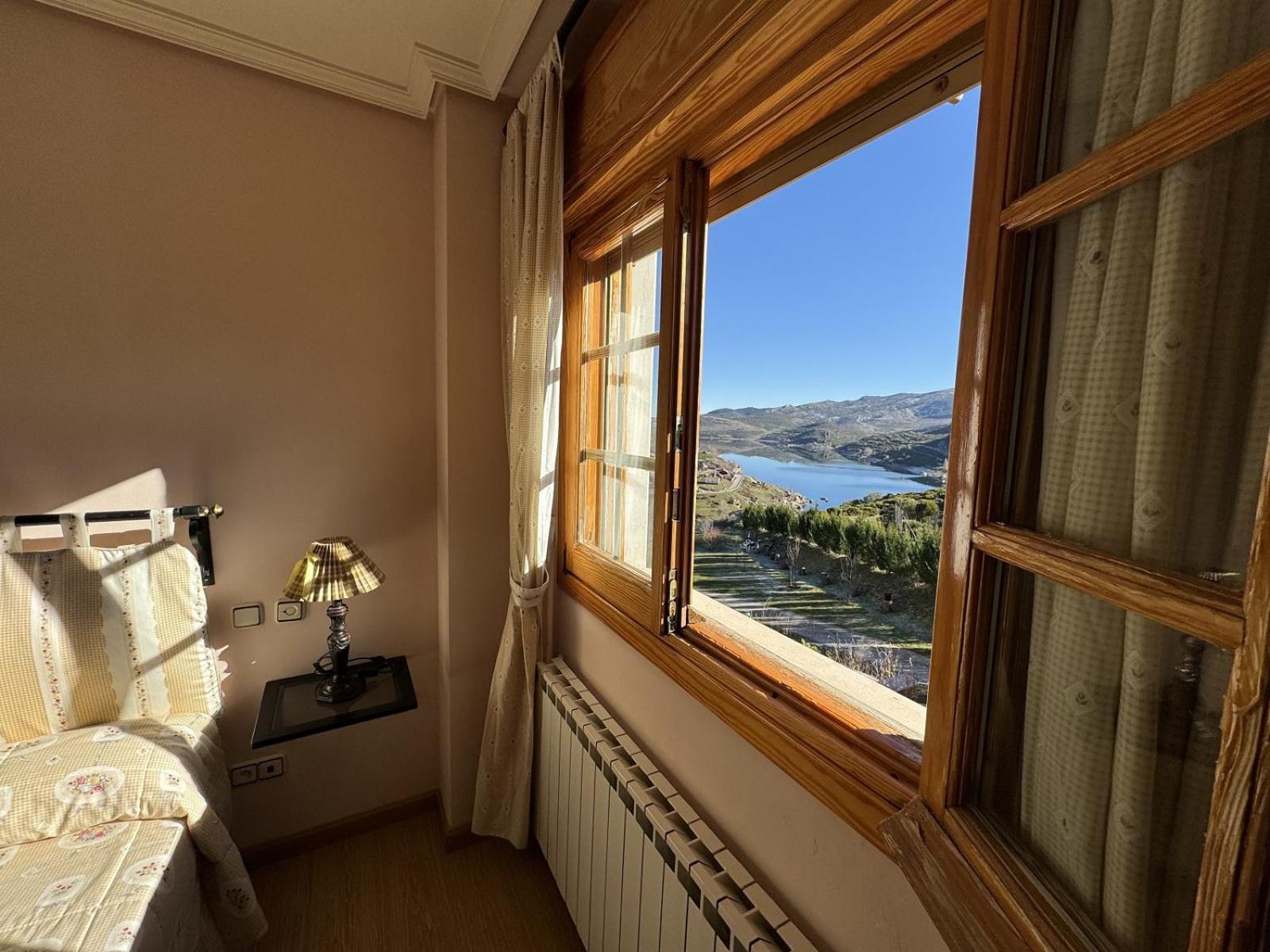 Hotel Pico Espiguete Alba de los Cardaños Εξωτερικό φωτογραφία