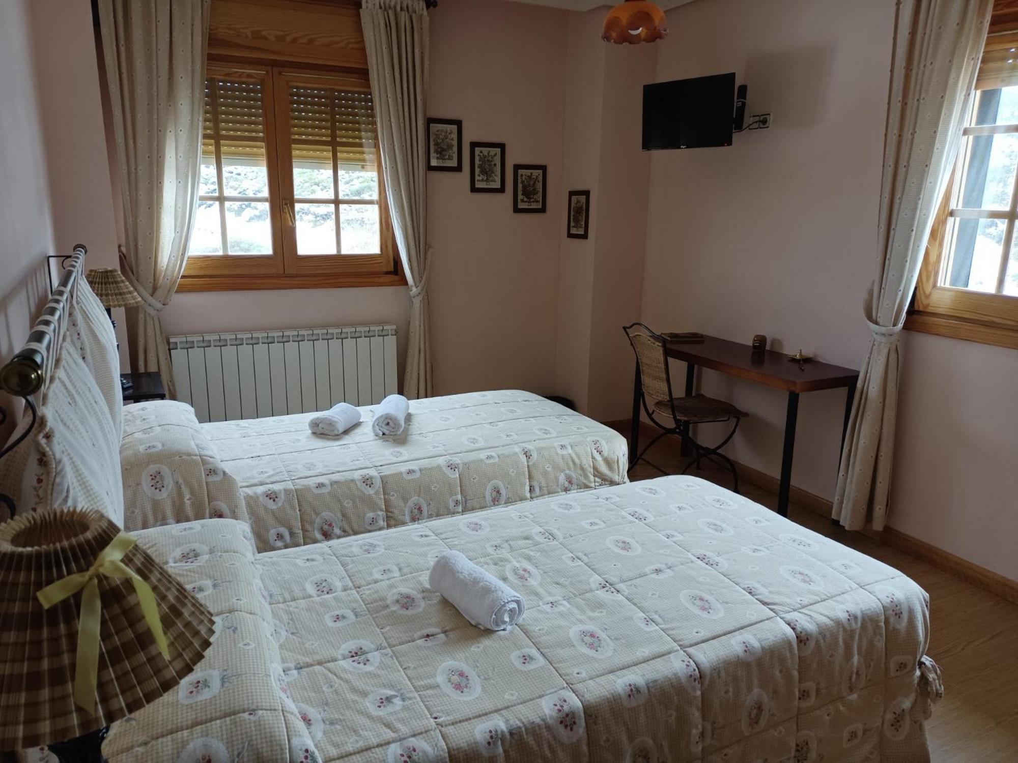 Hotel Pico Espiguete Alba de los Cardaños Εξωτερικό φωτογραφία